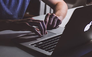 阿森纳对阵中，红牌出现之后的一段时间，节奏被突然拉快又打断逐步显现